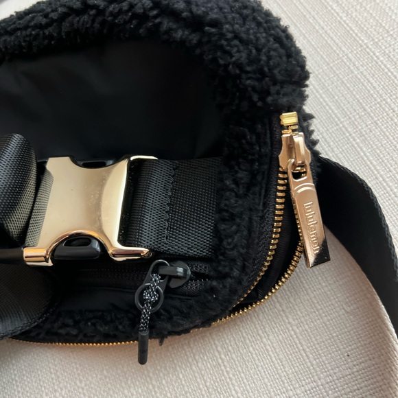 Lululemon Everywhere belt bag 1L fleece - Picture 3 of 5